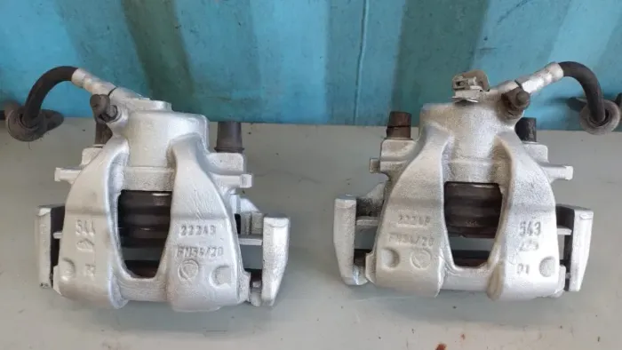 Par Pinças De Freio Dianteira Fiat Marea Brava Adaptacao etc Usadas 1.6 16v