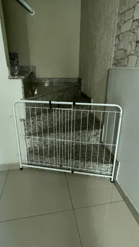 Grade protetora bebê e animal 