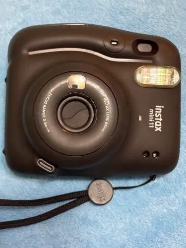 Câmera Instantânea Fujifilm Instax Mini 11 (Grafite) - Completa na Caixa