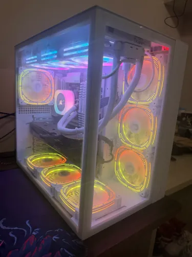 PC Gamer com placa de vídeo RTX 4070 SUPER e Ryzen 7 9800X3D