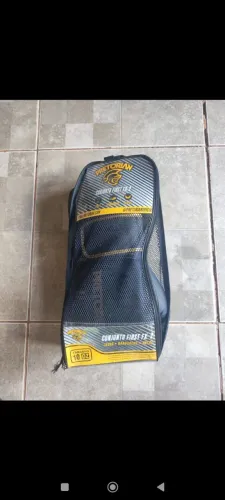 Luva de boxe 10.OZ PRETORIAN NUNCA USADA COM BANDAGENS