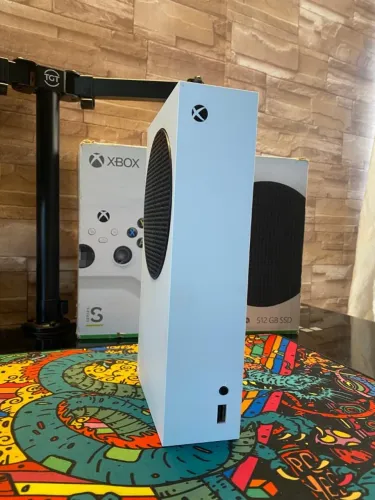 Xbox Series S - SEM CONTROLE