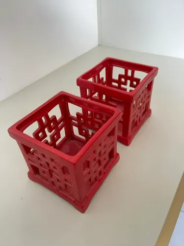 Decoração - dois vasos em cerâmica vermelho 