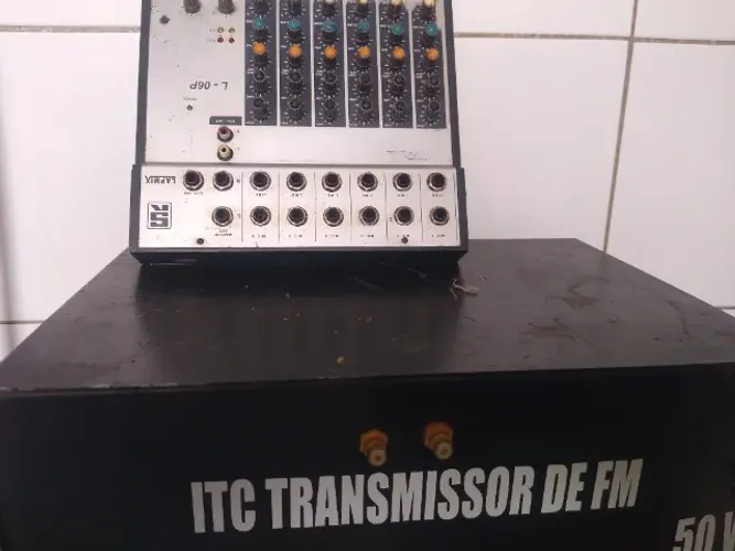 Transmissor de Rádio FM e Mesa de som