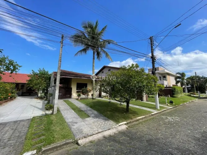 CASA EM CONDOMÍNIO FECHADO À VENDA COM 3 DORM/2 WC/2 VAGAS EM BERTIOGA/SP