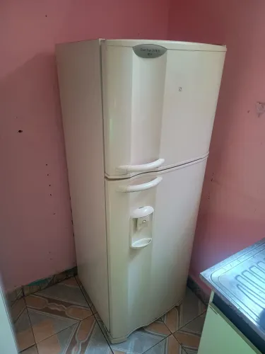 Geladeira Frost Free parada 