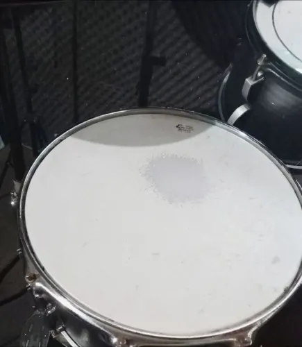 Vende-se pele de bateria Encore 14.