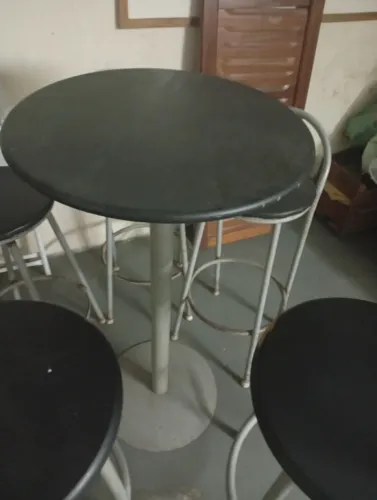 Mesa bistrô com 5 cadeiras 