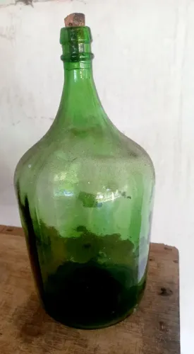 Vende-se 20 garrafões (vidro) de 5 litros 