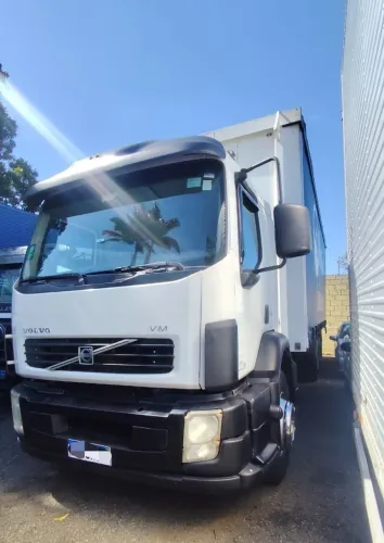 Volvo VM 260 2008 6x2 Baú Sider. ** Km 300.000