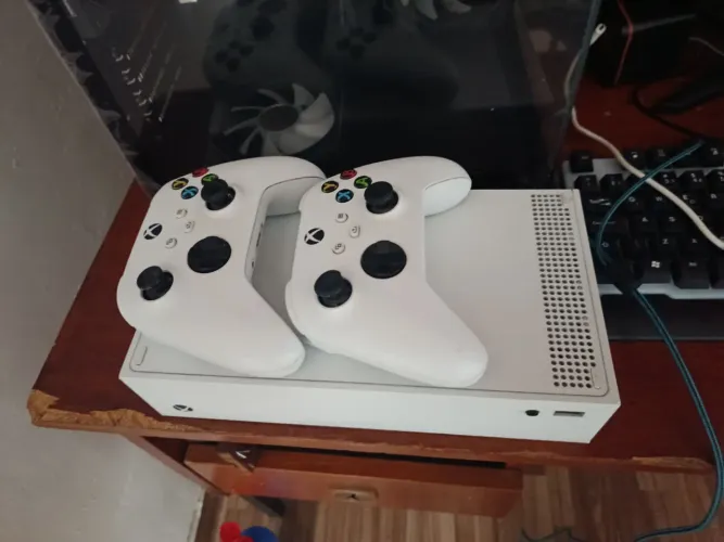 Xbox em perfeito condição duas manetes 1600