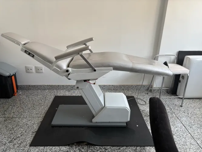 CADEIRA PARA ESTÉTICA  ELÉTRICA 