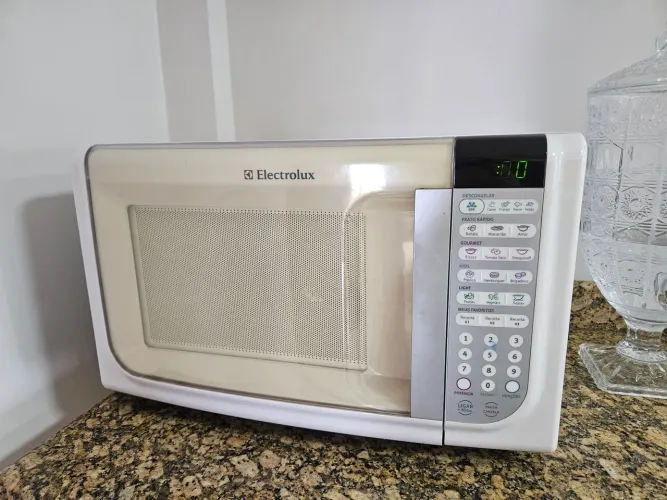 Micro-ondas Electrolux 31L - Para conserto/uso parcial