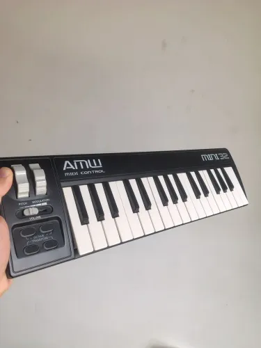 TECLADO MIDI AMW MINI 32 SEMINOVO