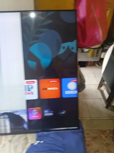 Vende-se 55 polegadas sanssung, meu neto jogou a escova e trincou a tela pega Internet
