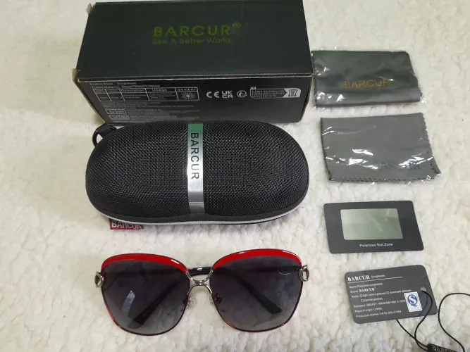 Óculos de sol feminino da marca BARCUR novo original lentes em policarbonato.