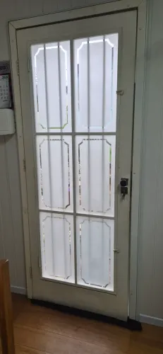 Porta de ferro com vidros