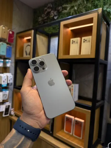 iPhone 16 pro Max  R$5.200,00