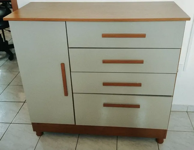 Vendo cômoda e guarda roupa por um ótimo preço