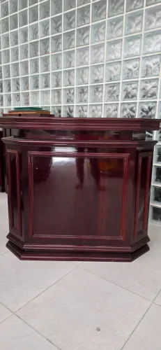 Barzinho madeira e banquetas