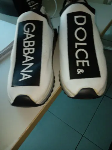 Tô vendendo esse Tênis da marca Dulce Gabbana