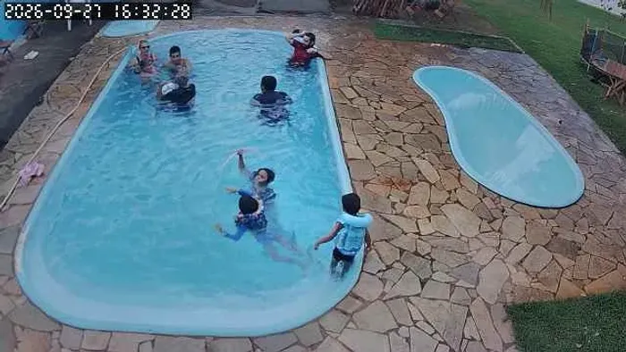 Vendo clube de festa ou moradia 2quarto 2 banheiro 2 piscina 1 quadra de vôlei