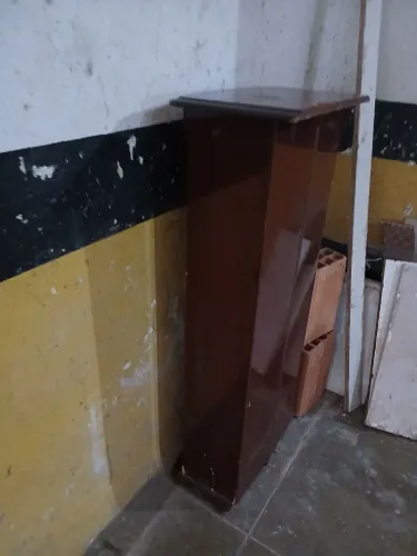 Armário com porta de vidro