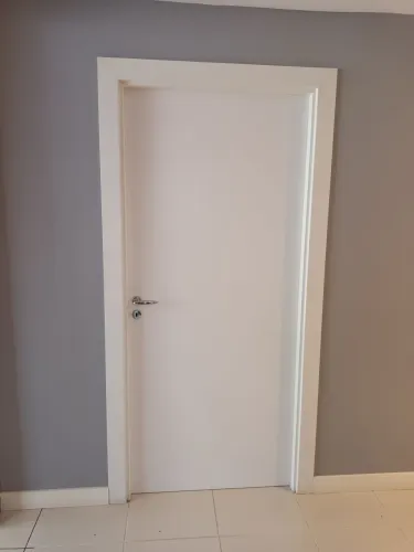 Portas com ferragens