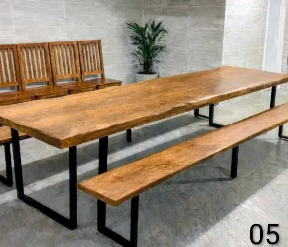 Mesa de madeira rústica nova  c/bancos 