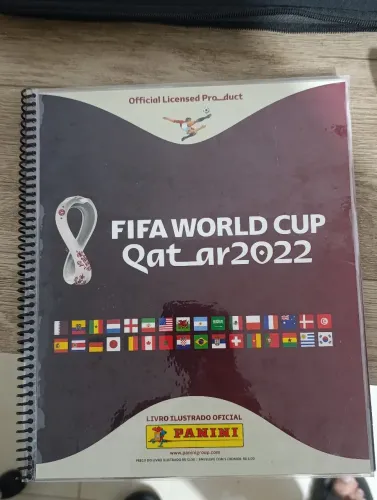 Álbum Completo Copa 2022 com Figurinhas coladas e com Duas Legends coladas