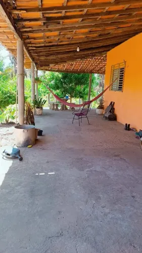 Sítio 1 hectare todo murado casa com 2 quartos 2 banheiros, varanda.