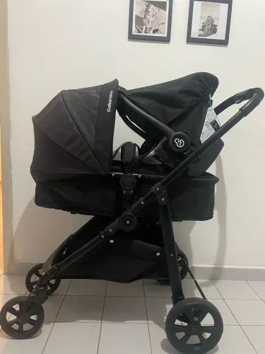 Carrinho de bebê Moisés e bebê conforto