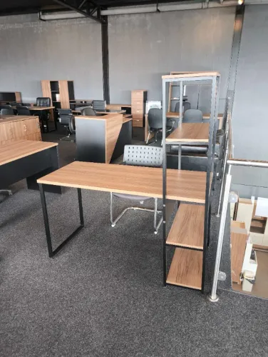 Mesa de Escritório Escrivaninha com 5 Prateleiras - 0,75x1,35x0,60cm (PROMOÇÃO RELÂMPAGO)!