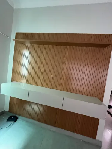 Painel de TV Ripado - Semi Novo 