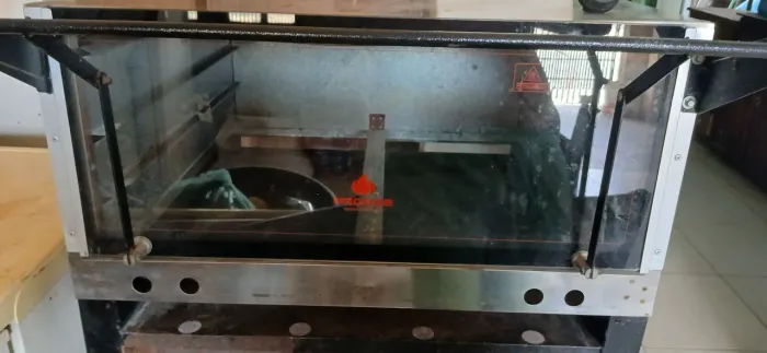 Forno para bolo e pizza a gás usado em bom estado