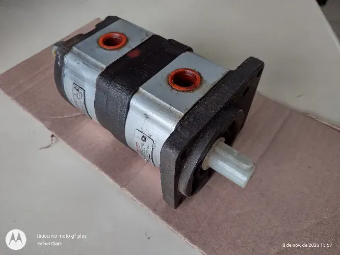 Bomba Hidráulica de engrenagens REXROTH dupla - com flange - rotação direita