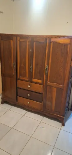 Guarda roupas antigo
