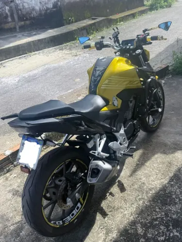 Moto Honda CB 300F Twister