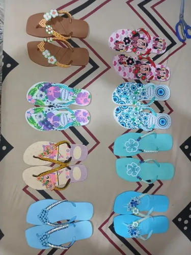 Sandálias personalizadas.
