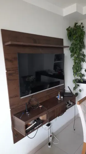 Painel de madeira para TV 