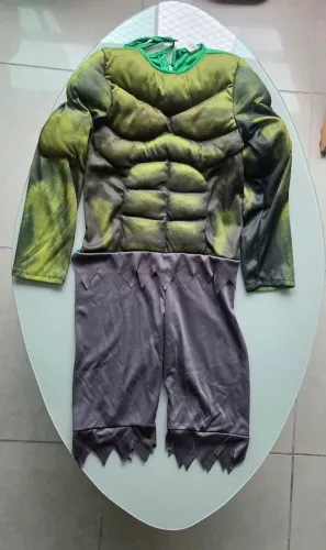 Fantasia Incrível Hulk Seminova 7- 9 anos com Luvas acolchoadas.