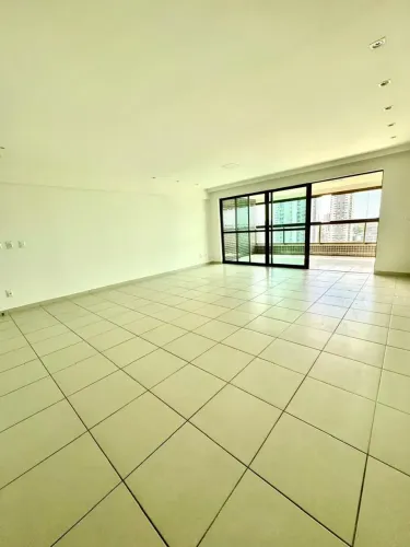 Imóvel para aluguel tem 204 metros quadrados com 4 quartos em Monteiro - Recife - PE