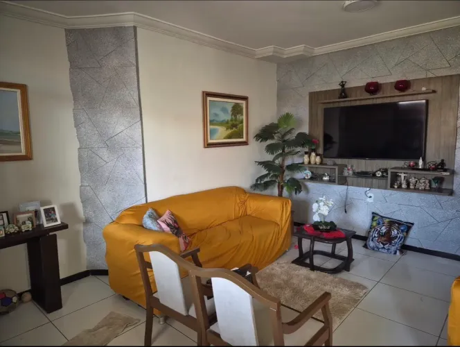 Vendo ou troco ótima casa no Conj. Santa Lúcia, Jabotiana.