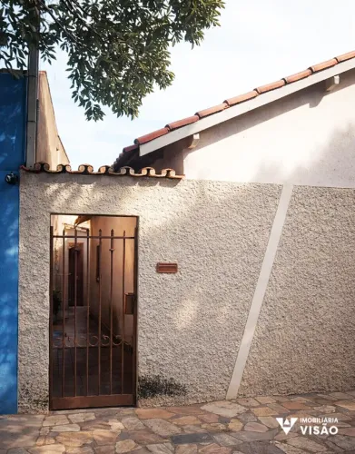 CASA NOS FUNDOS COM 02 QUARTOS, SALA, QUINTAL NO BOA VISTA
