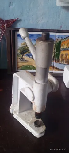 Balancin pregar botão e botar pressão 
