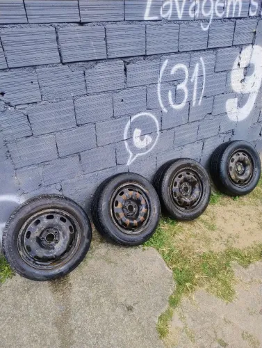 Jogo d rodas d ferro 5 furos aro 15 com pneus filé. Sou Betim