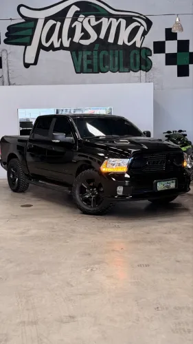 Ram Classic Laramie Night Edition 5.7 V8 16V Gasolina 4X4 Aut. 2022