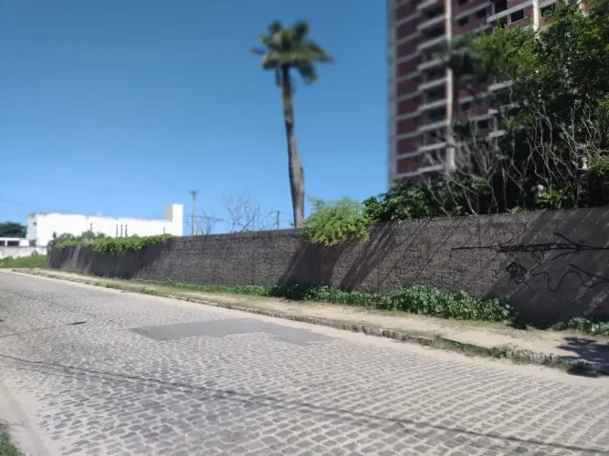 Terreno Para Locação com 720m² , em Barra de Jangada, 1 quadra do Mar, Proximo de Candeias