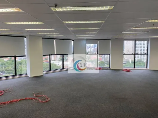 Conjunto comercial de 230 m² com 5 vagas na Vila Olímpia