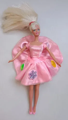 Barbie twirling make up 1997